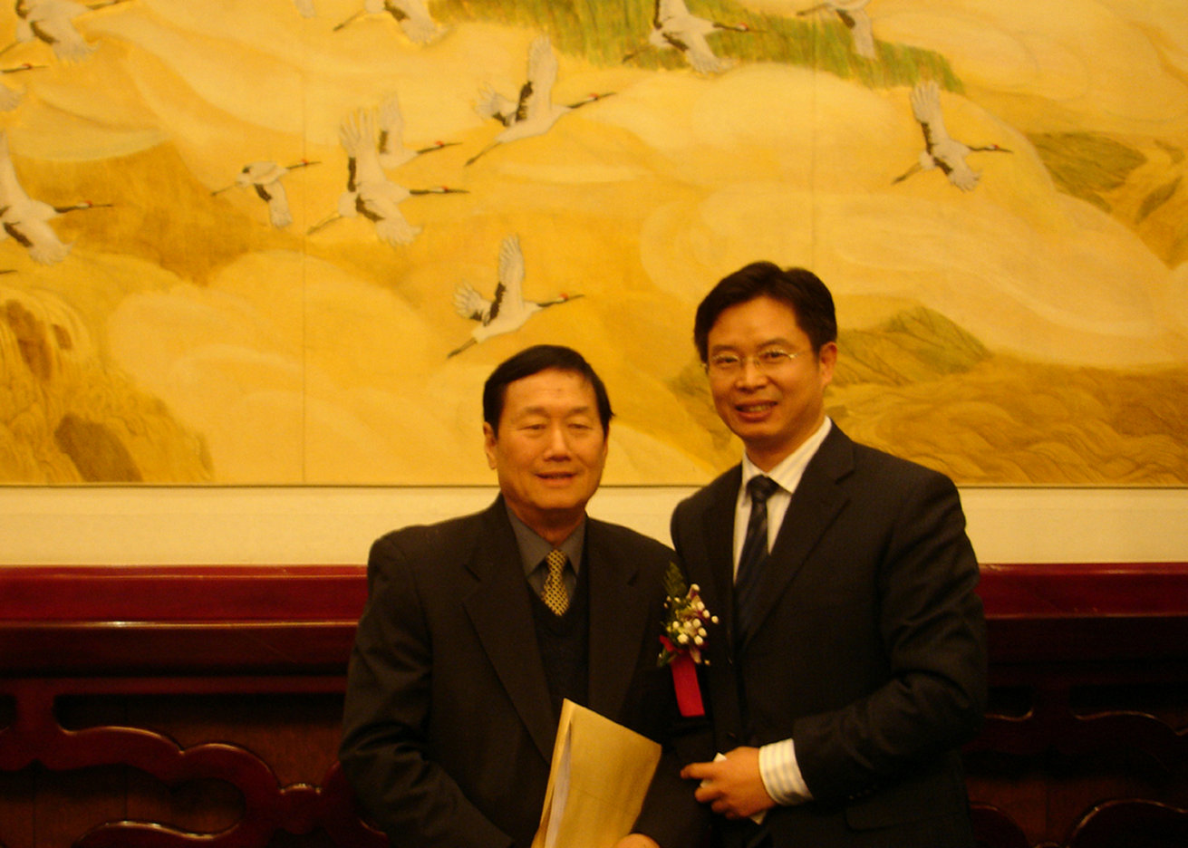 衛生部原副部長孫隆椿聽取關于健康紡織品研制情況的匯報（2008）